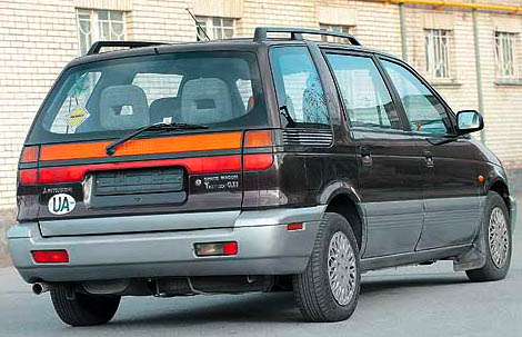 Zdjęcie modelu Mitsubishi Space Wagon 19